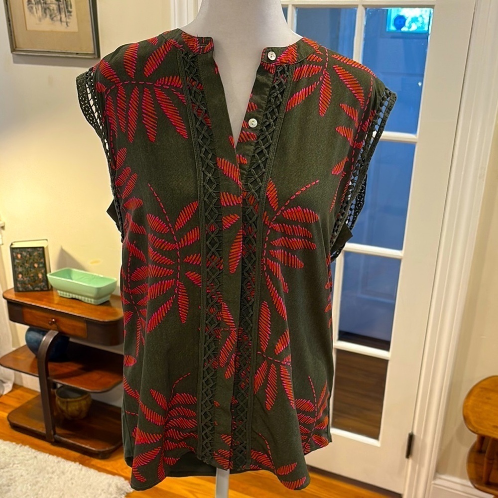 A New Day Green and Pink Tropical Print Women's Sleeveless Top. Size M